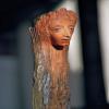 images/galerie/maenner/Merlin 5, Teilansicht, Holz und Keramik, 215 cm.jpg